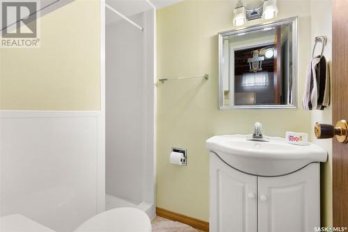 30 Hammond Road, Regina, SK - Indoor Photo Showing Bathroom