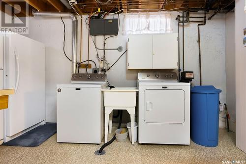 30 Hammond Road, Regina, SK - Indoor Photo Showing Laundry Room