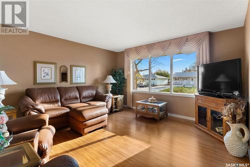 30 Hammond Road, Regina, SK - Indoor Photo Showing Living Room