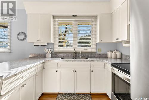 30 Hammond Road, Regina, SK - Indoor Photo Showing Kitchen With Double Sink