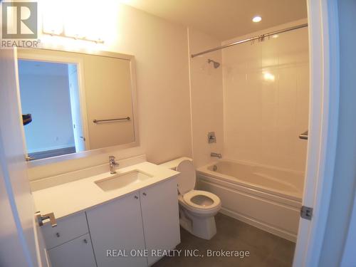 1716 - 5033 Four Springs Avenue, Mississauga, ON - Indoor Photo Showing Bathroom