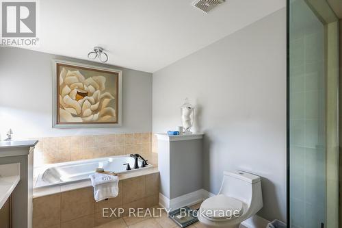 8 Philips Lake Court, Richmond Hill, ON - Indoor Photo Showing Bathroom