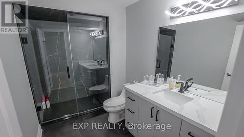 8 Philips Lake Court, Richmond Hill, ON - Indoor Photo Showing Bathroom