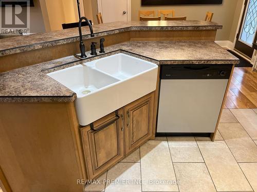 115 Raglan Street, Newmarket, ON - Indoor Photo Showing Kitchen With Double Sink