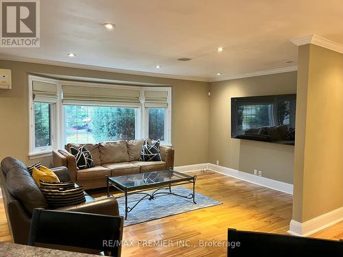 115 Raglan Street, Newmarket, ON - Indoor Photo Showing Living Room