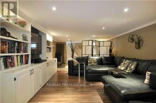 115 Raglan Street, Newmarket, ON - Indoor Photo Showing Living Room