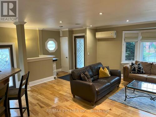 115 Raglan Street, Newmarket, ON - Indoor Photo Showing Living Room