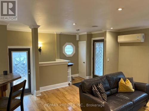 115 Raglan Street, Newmarket, ON - Indoor Photo Showing Living Room