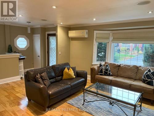 115 Raglan Street, Newmarket, ON - Indoor Photo Showing Living Room