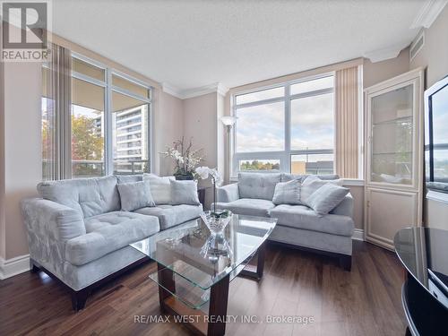 309 - 7 North Park Road, Vaughan, ON - Indoor Photo Showing Living Room