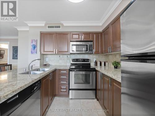 309 - 7 North Park Road, Vaughan, ON - Indoor Photo Showing Kitchen With Double Sink