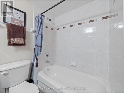 309 - 7 North Park Road, Vaughan, ON - Indoor Photo Showing Bathroom