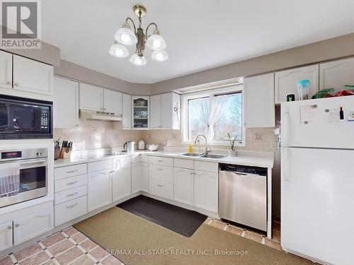 534 Varney Road, Georgina, ON - Indoor Photo Showing Kitchen With Double Sink