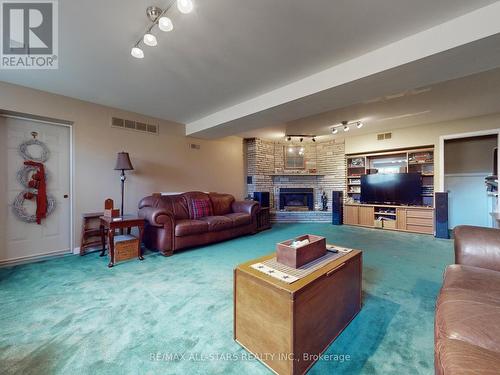 534 Varney Road, Georgina, ON - Indoor Photo Showing Living Room With Fireplace