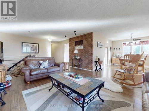 534 Varney Road, Georgina, ON - Indoor Photo Showing Living Room