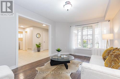 227 Esther Drive, Barrie, ON - Indoor Photo Showing Living Room