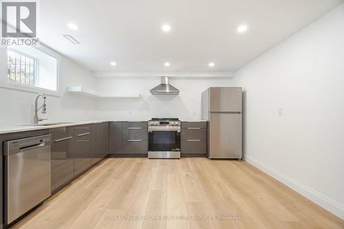 Lower - 415 Hampton Heath Road, Burlington, ON - Indoor Photo Showing Kitchen With Upgraded Kitchen