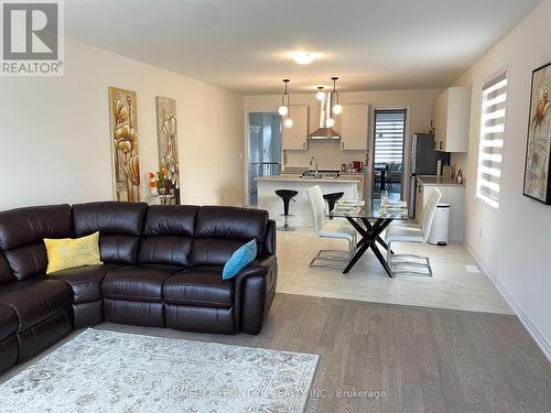 172 Ramblewood Drive, Wasaga Beach, ON - Indoor Photo Showing Living Room