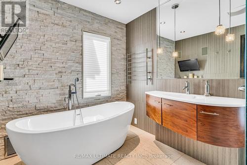 856 Goodwin Road, Mississauga, ON - Indoor Photo Showing Bathroom