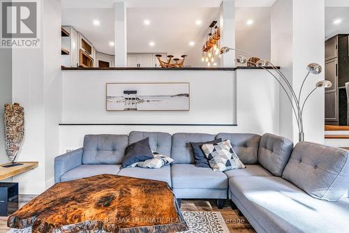 856 Goodwin Road, Mississauga, ON - Indoor Photo Showing Living Room