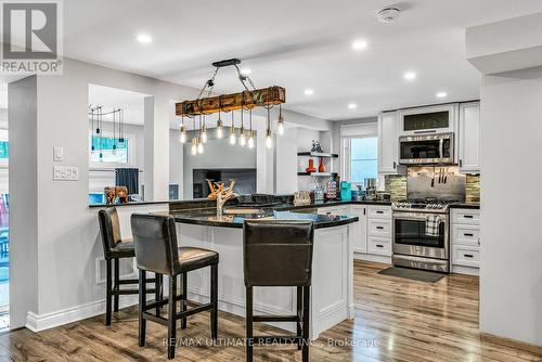 856 Goodwin Road, Mississauga, ON - Indoor Photo Showing Kitchen With Upgraded Kitchen