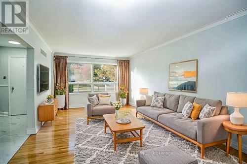 1287 Tyneburn Crescent, Mississauga, ON - Indoor Photo Showing Living Room