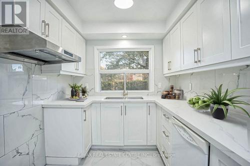 1287 Tyneburn Crescent, Mississauga, ON - Indoor Photo Showing Kitchen With Double Sink