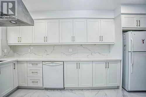 1287 Tyneburn Crescent, Mississauga, ON - Indoor Photo Showing Kitchen