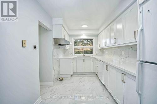 1287 Tyneburn Crescent, Mississauga, ON - Indoor Photo Showing Kitchen