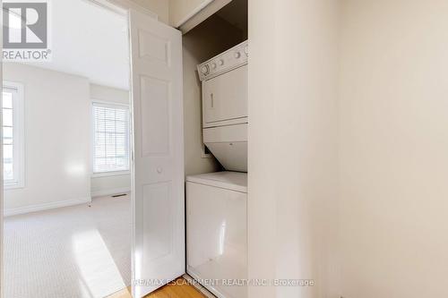 682 Summers Common, Burlington, ON - Indoor Photo Showing Laundry Room