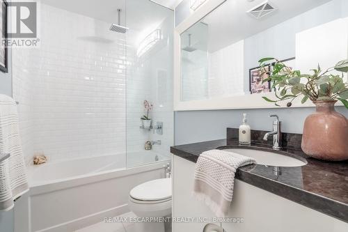 2206 - 90 Park Lawn Road S, Toronto, ON - Indoor Photo Showing Bathroom