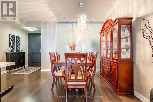 2206 - 90 Park Lawn Road S, Toronto, ON - Indoor Photo Showing Dining Room