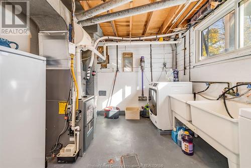 5375 Adstoll Avenue, Windsor, ON - Indoor Photo Showing Laundry Room