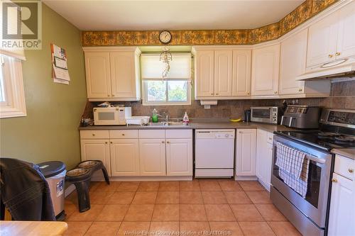 1283 Aubin Road, Windsor, ON - Indoor Photo Showing Kitchen