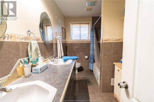 1283 Aubin Road, Windsor, ON - Indoor Photo Showing Bathroom