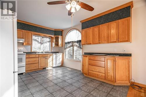 3546 B Line Road, Pembroke, ON - Indoor Photo Showing Kitchen