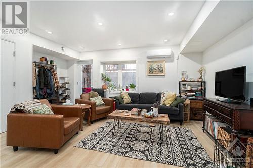 317 Lincoln Avenue Unit#B, Ottawa, ON - Indoor Photo Showing Living Room