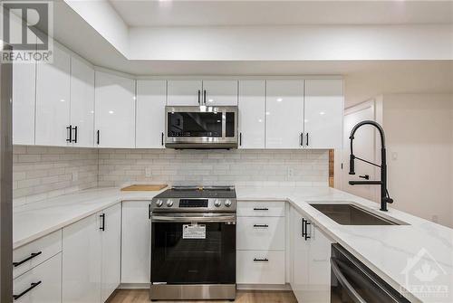 317 Lincoln Avenue Unit#B, Ottawa, ON - Indoor Photo Showing Kitchen