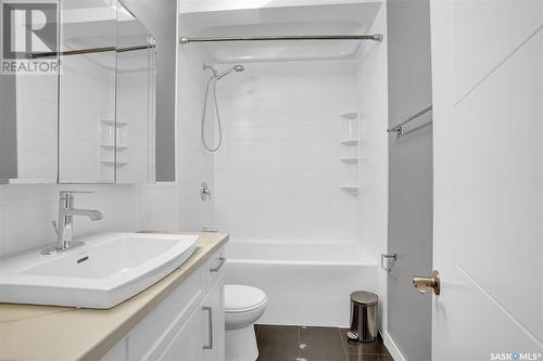 1026 Broder Street, Regina, SK - Indoor Photo Showing Bathroom