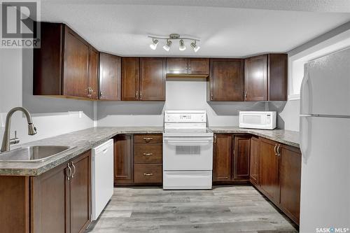 1026 Broder Street, Regina, SK - Indoor Photo Showing Kitchen