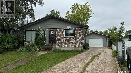 731 Mccraney Crescent, Prince Albert, SK - Outdoor