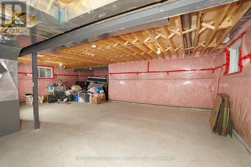 471 Sophia Crescent, London, ON - Indoor Photo Showing Garage