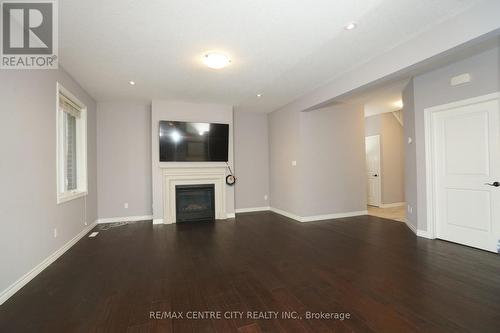 471 Sophia Crescent, London, ON - Indoor With Fireplace