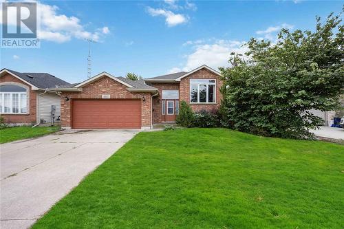 4017 Applewood Drive, Petrolia, ON - Outdoor With Facade