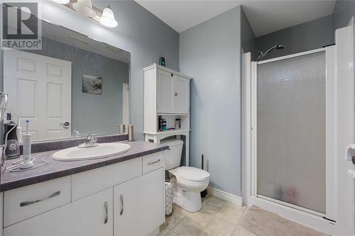 4017 Applewood Drive, Petrolia, ON - Indoor Photo Showing Bathroom