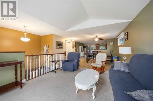 4017 Applewood Drive, Petrolia, ON - Indoor Photo Showing Living Room