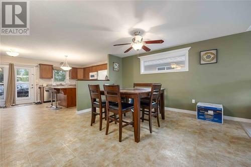 4017 Applewood Drive, Petrolia, ON - Indoor Photo Showing Dining Room