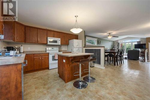 4017 Applewood Drive, Petrolia, ON - Indoor Photo Showing Kitchen