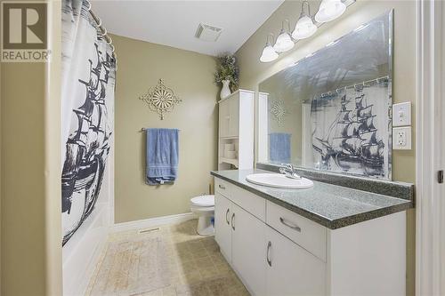 4017 Applewood Drive, Petrolia, ON - Indoor Photo Showing Bathroom