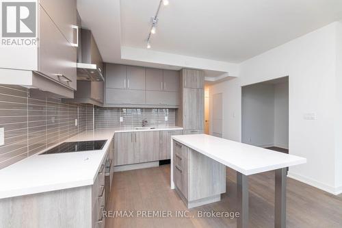 C912 - 38 Simcoe Promenade Circle, Markham, ON - Indoor Photo Showing Kitchen With Upgraded Kitchen